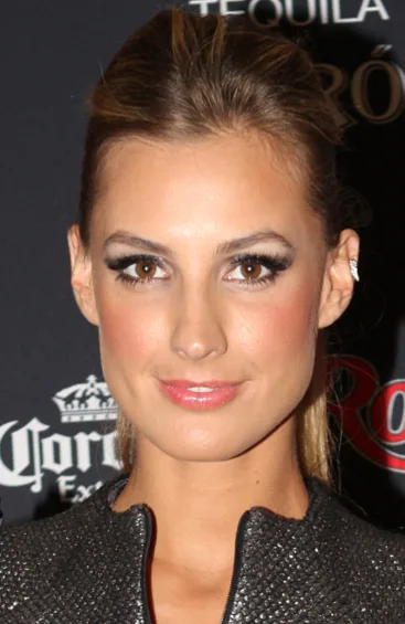 Laura Dundovic
